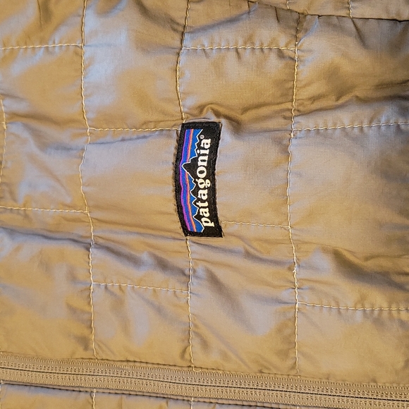 Women's Patagonia Nano Puff jacket, size M in gray - Picture 2 of 11